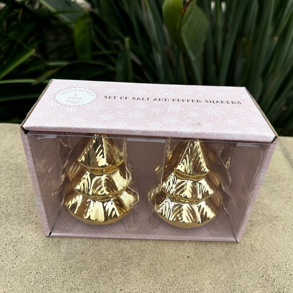 Peppermint & Pine Salt & Pepper Christmas tree shaker gold new in box HTF viral - Picture 2 of 4